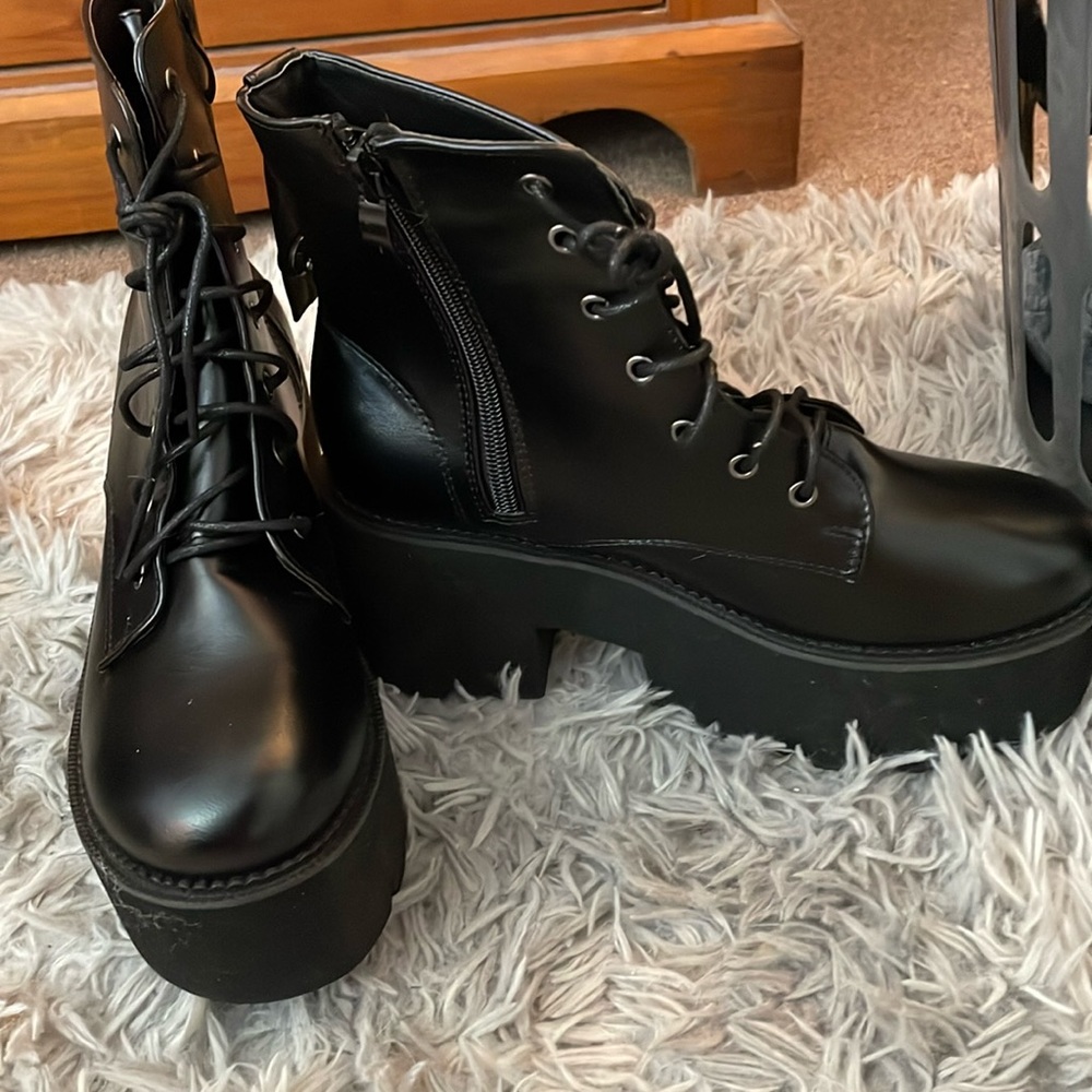 Tabo Platform Boots